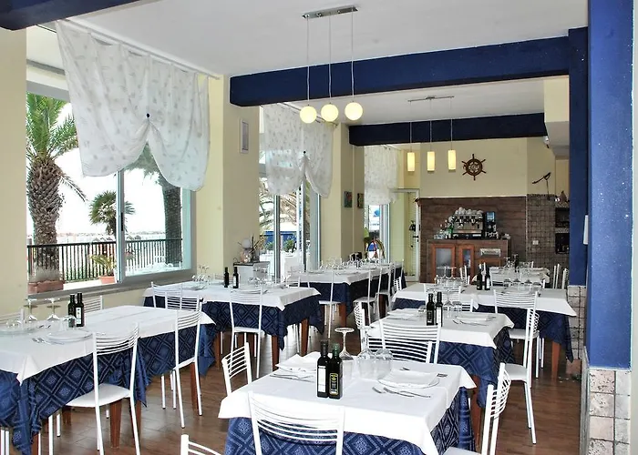 Tourist מלון דירות 4*